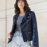 veste style biker vegan portée par une femme